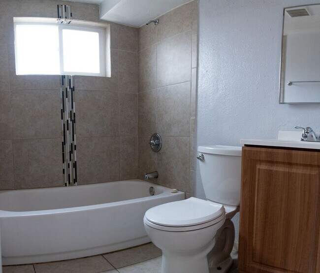 Building Photo - Top-Right Remodeled 2BR/1BA 4-Plex Unit + In-Unit W/D — $0 January Rent (Rent Due 2/1/26)