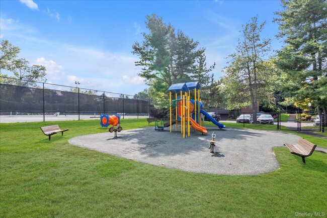 Building Photo - 21 Spring Hollow Rd