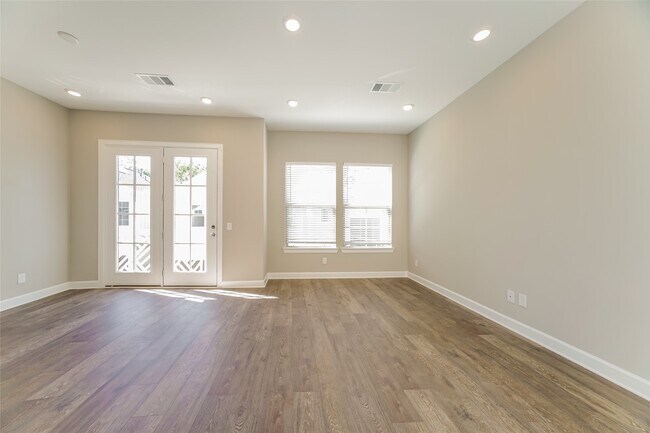Building Photo - 5106 Royal Heath Dr