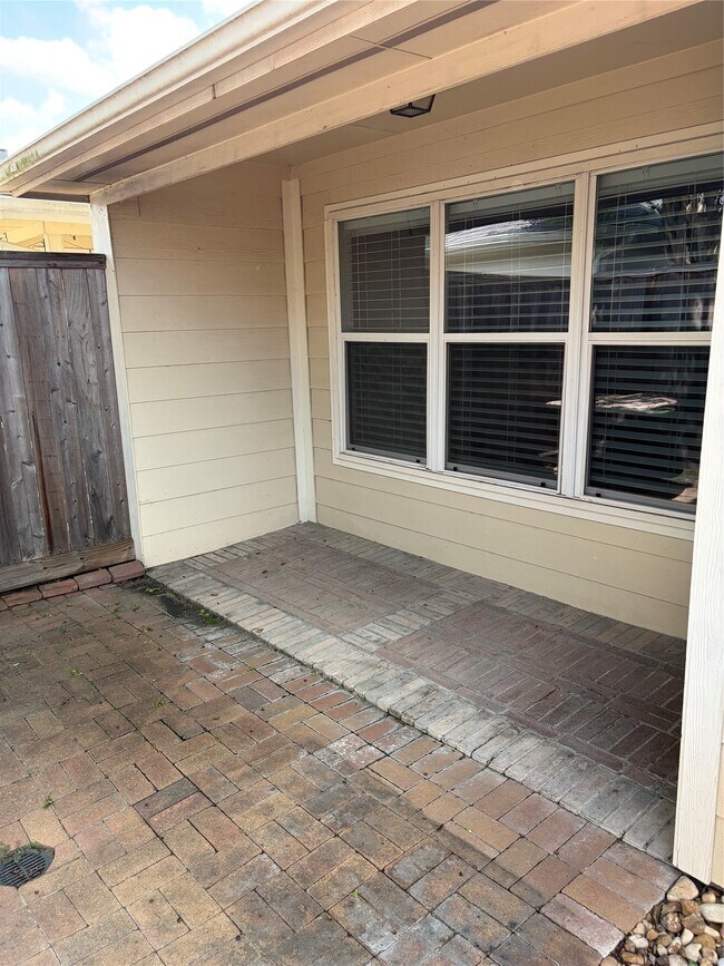 Building Photo - 15939 Cottage Ivy Cir