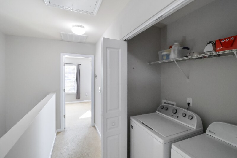 Building Photo - 100 Stratford Lakes Dr