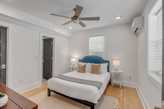 Building Photo - Fully Furnished Downtown Rental