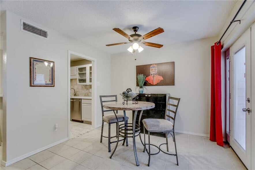 Dining - 631 Cimarron Trl