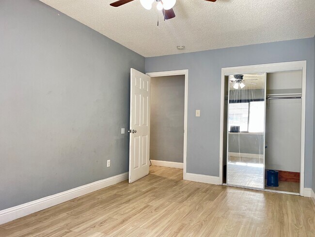 Building Photo - 3535 N San Joaquin St