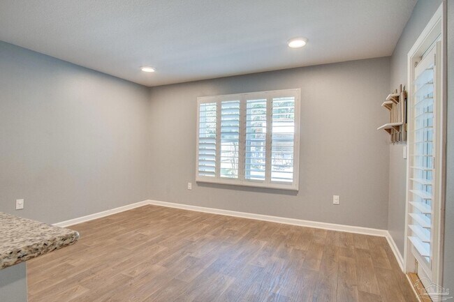 Building Photo - 4668 Red Oak Dr