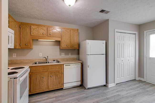 Building Photo - 821 Oak Arbor Ct