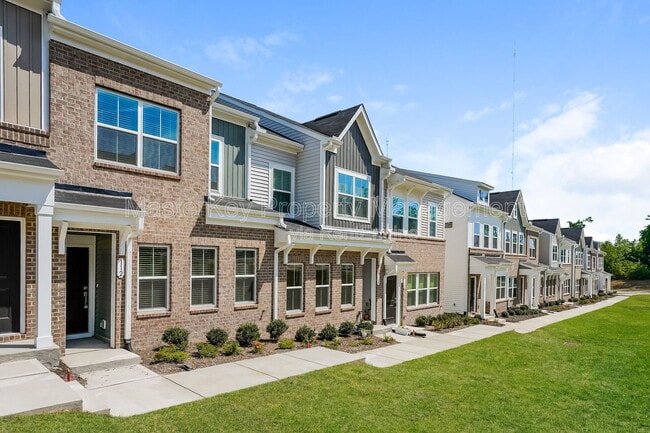 Building Photo - 112 Silver Fir Ln