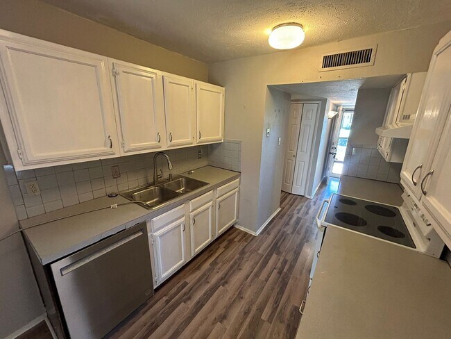 Building Photo - 4908 Wagner Dr