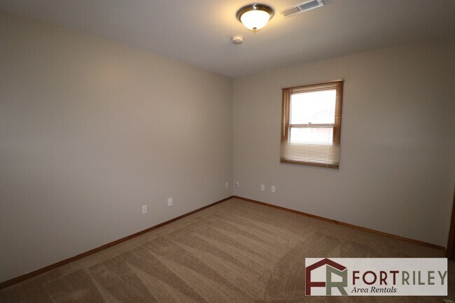 Building Photo - Family Home for rent!