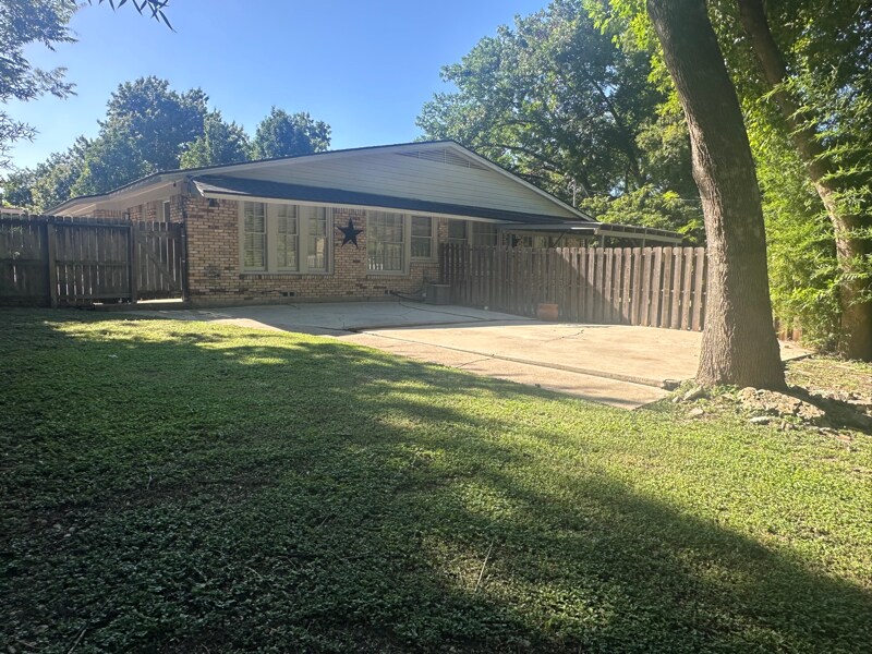 Building Photo - 917 N 11th St