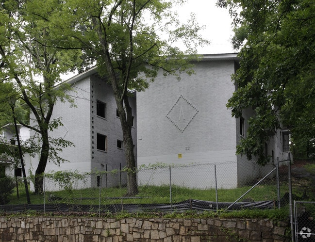 Building Photo - 339 Holly St