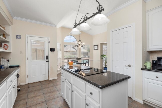 Building Photo - 22007 Crossbrook Dr