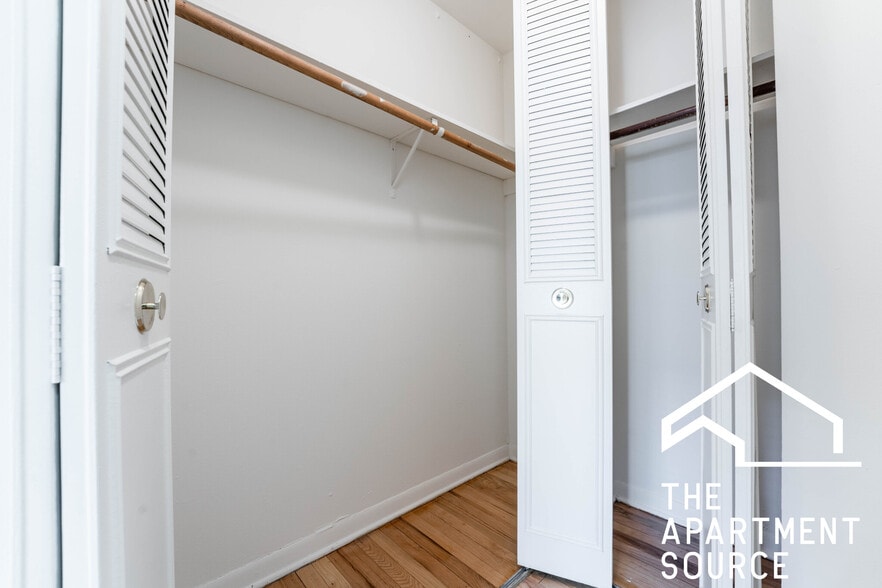 Building Photo - 540 W Roscoe St