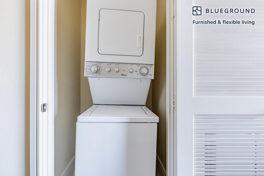 Building Photo - 214 Barton Springs Rd