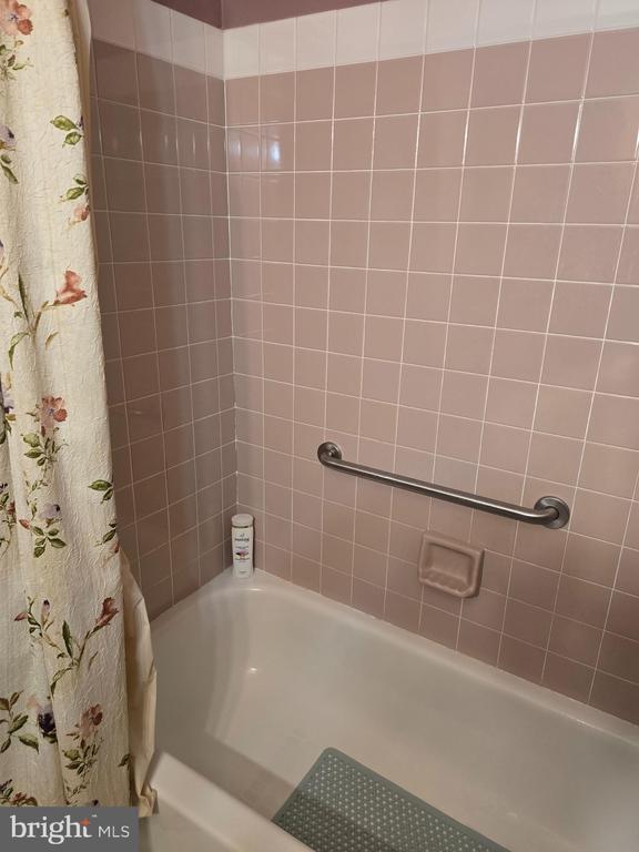 Building Photo - 524 Longshore Ave