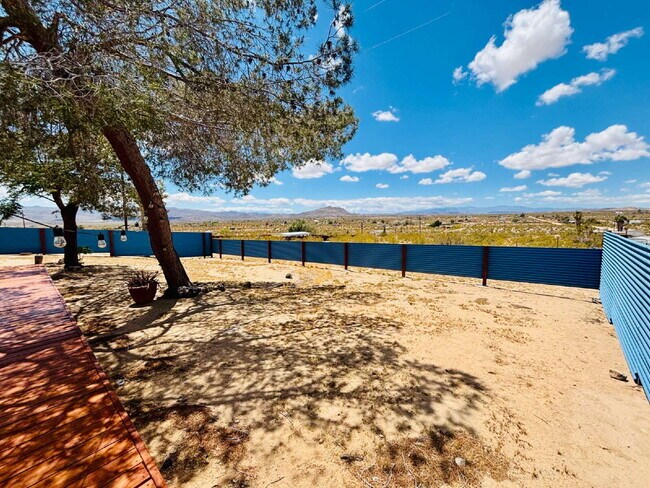 Building Photo - Gorgeous Home Surrounded by Panoramic Views