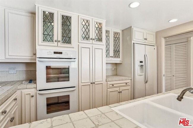 Building Photo - 2160 Century Park E