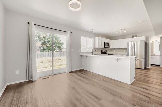 Building Photo - 5632 Marabou Way