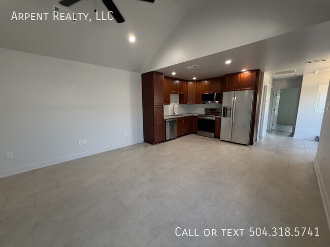 Building Photo - 416 E Liberaux St