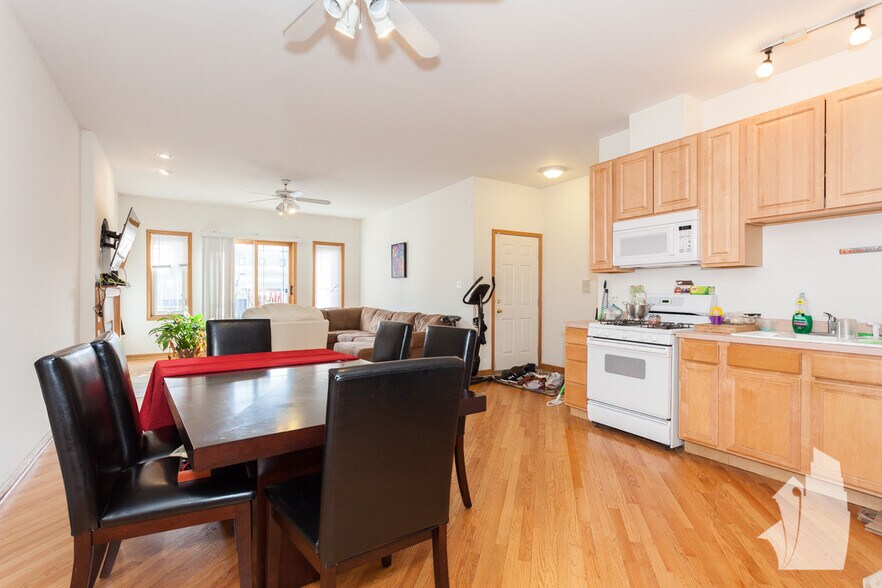 Building Photo - 1448 W Chicago Ave