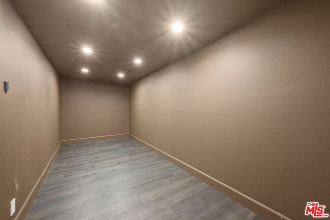 Building Photo - 1486 Palisades Dr