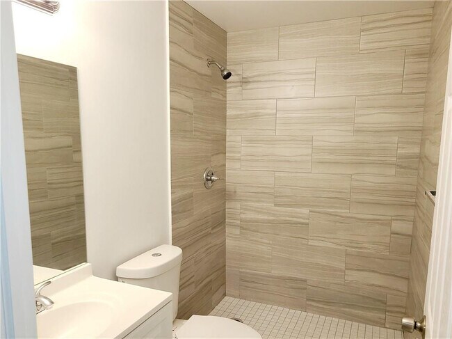 Building Photo - 2330 Taft St