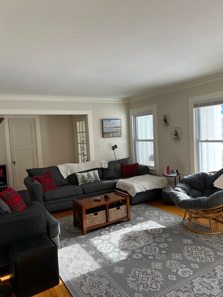 Building Photo - 6826 W Wisconsin Ave