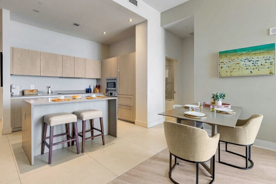 Building Photo - 4111 S Ocean Dr