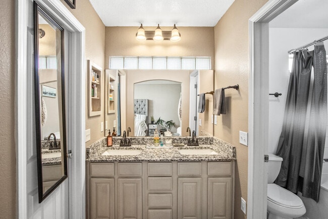 Building Photo - 12504 Sun Flare Dr