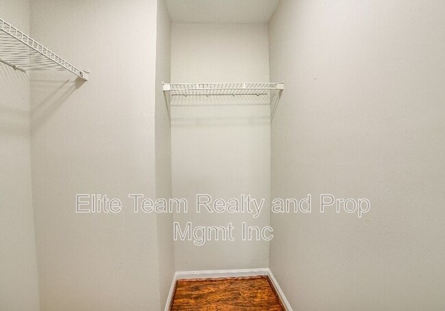 Building Photo - 2132 Mallard Woods Pl