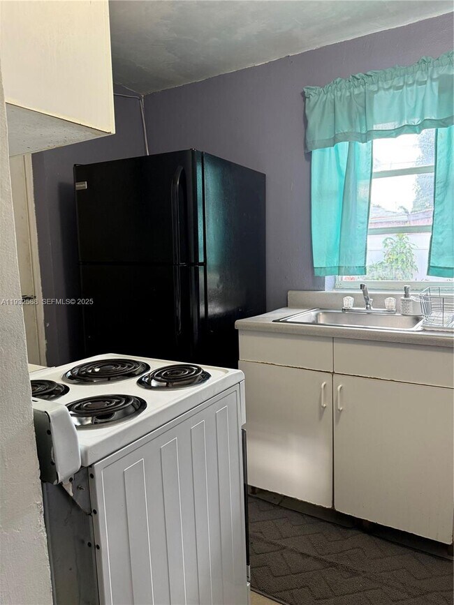 Building Photo - 3830 SW 11th St