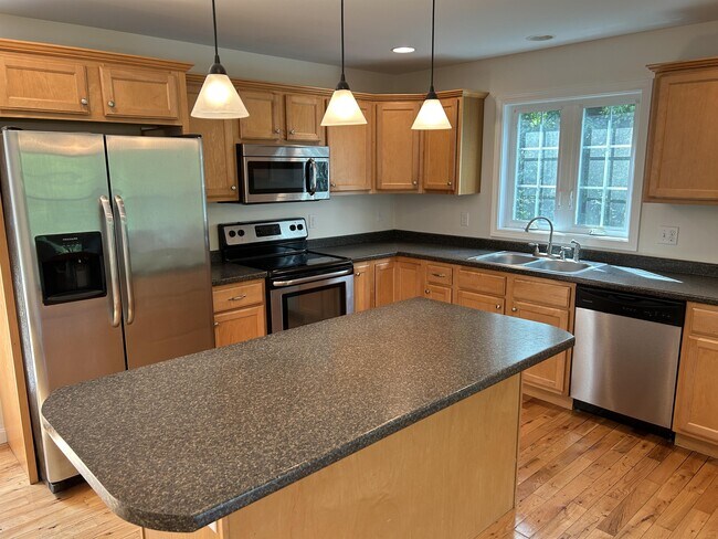 Building Photo - 8 Parker Ridge Rd