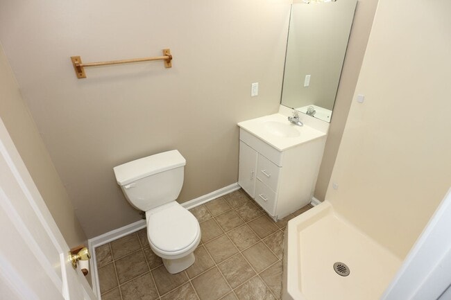 Building Photo - Large 5 Bedroom Westfield Home!