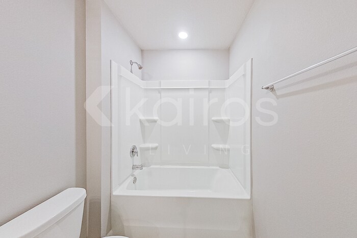 Building Photo - 289 Monarch Ln