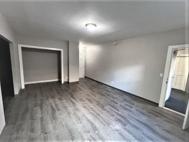 Building Photo - 1101 Elm St