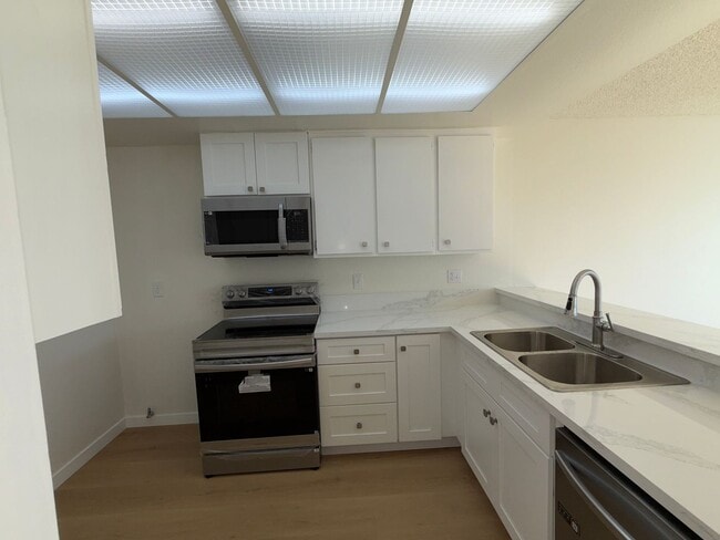 Building Photo - 24802 Sherwood Way