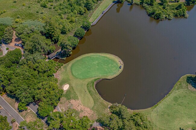 Building Photo - 4088 Fairway Lakes Dr