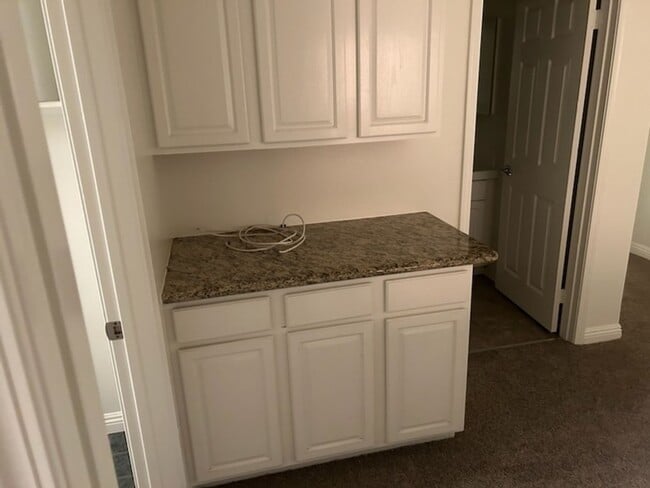 Building Photo - 4BD/2.5BATH FAMILY HOME-$4100 PER MO.