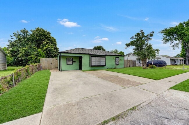 Building Photo - 2205 Kingsdale Dr