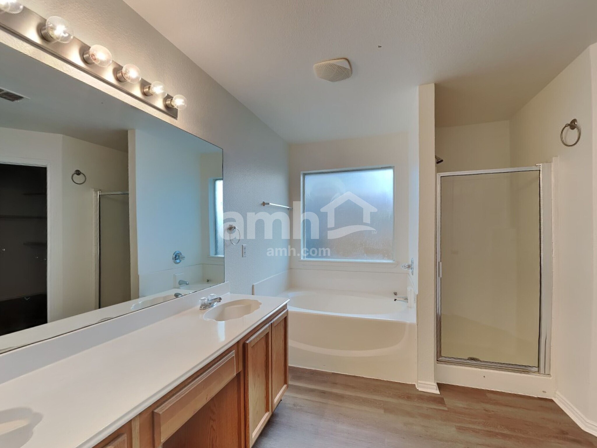 Building Photo - 1373 Meadowbrook Ln