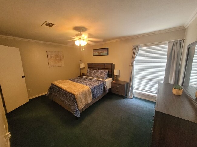 Building Photo - 2-bedroom 1-bath