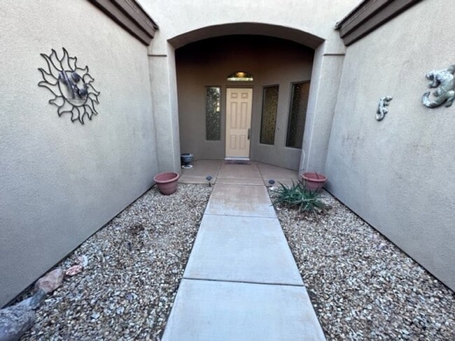 Building Photo - 3 Bed 2 Bath Golf Gated Community Pet Friendly,Boat Garage. Bullhead Parkway
