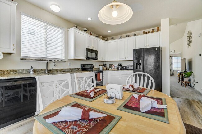 Building Photo - Charming 3BR Condo in Fountain