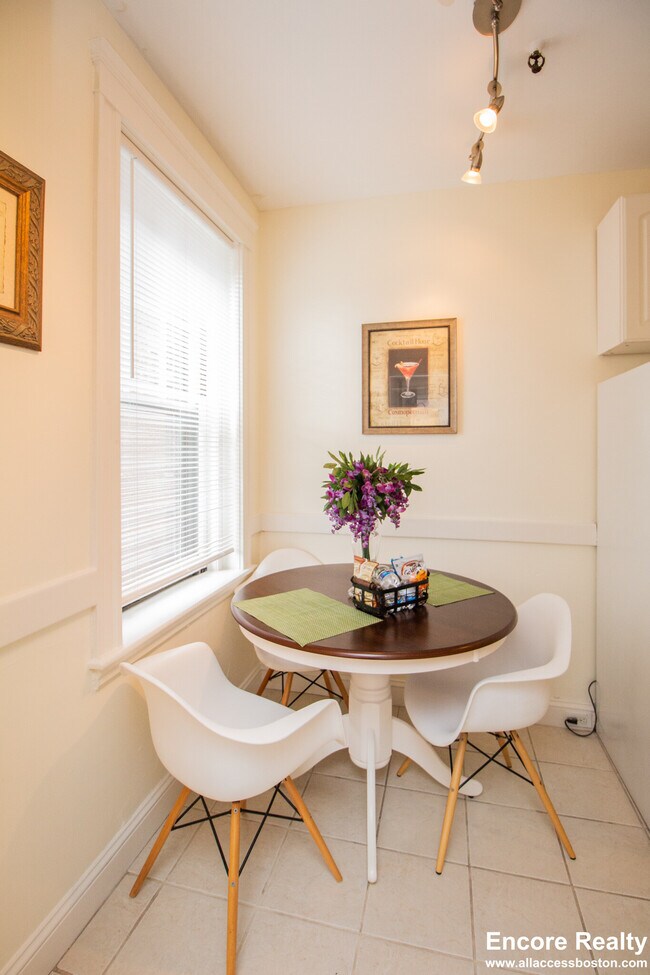 Building Photo - 1945 Commonwealth Ave