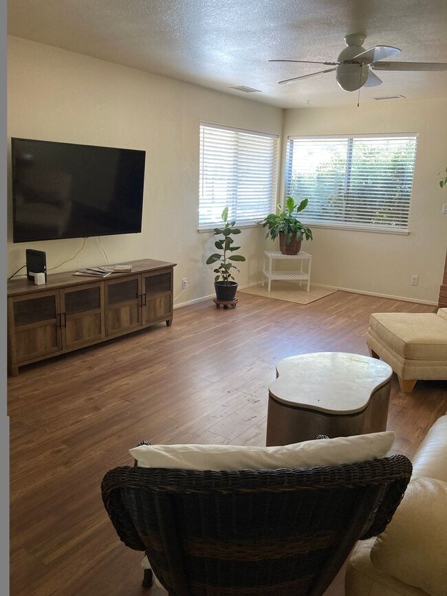 Building Photo - Lovely West Sedona home with large fenced ...