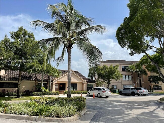 Building Photo - 2826 S University Dr