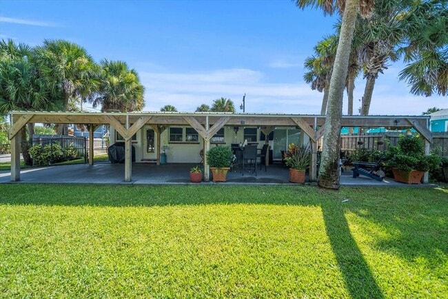 Building Photo - 2100 S Daytona Ave