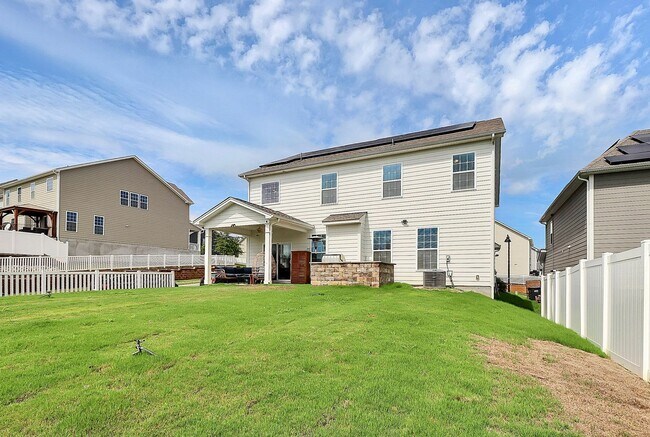 Building Photo - Beautiful home in Lake Wylie