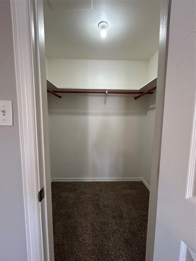 Building Photo - 3300 Pebblebrook Dr