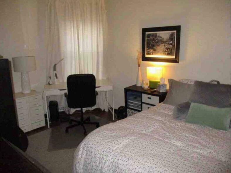 Building Photo - 2338 N Avers Ave